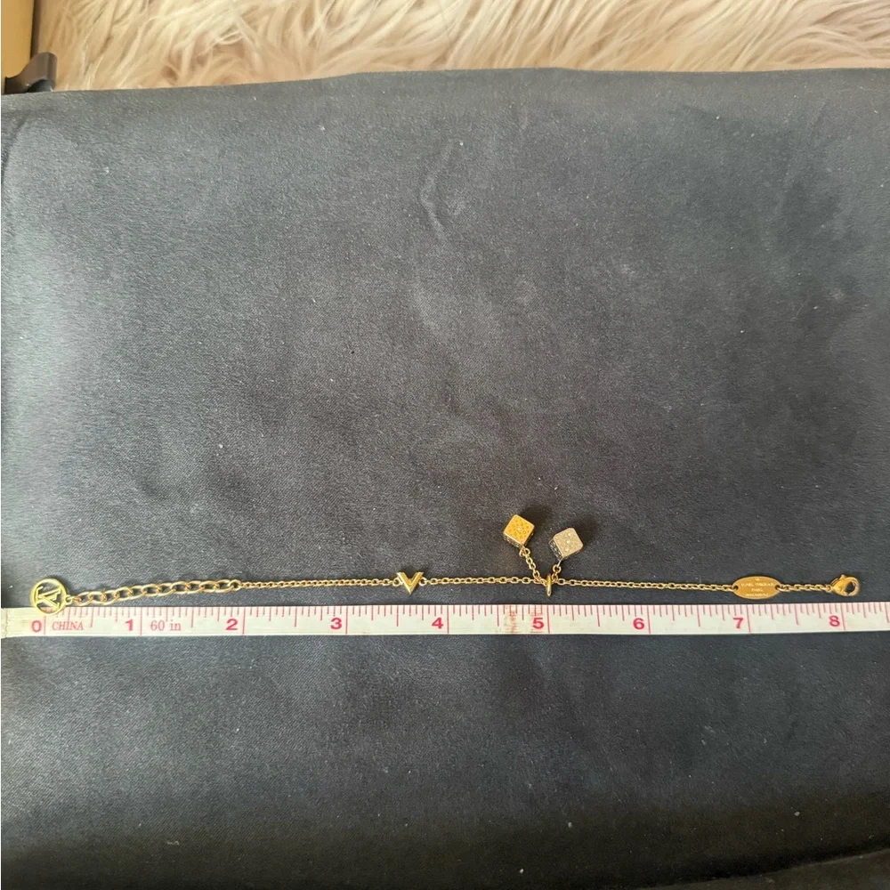 ❤️❤️❤️ Hard to find . Louis Vuitton Gold Chain Bracelet - Picture 11 of 11